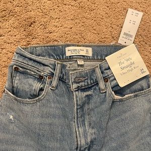A&F 90s Straight Ultra High Rise Curve Love Jeans